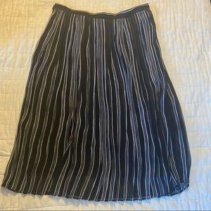 Banana Republic Black and White Mid-Skirt (Size 10)